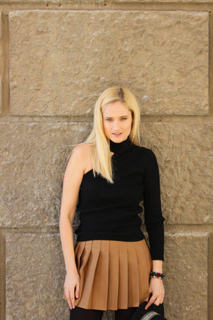 Beige pleated skirt